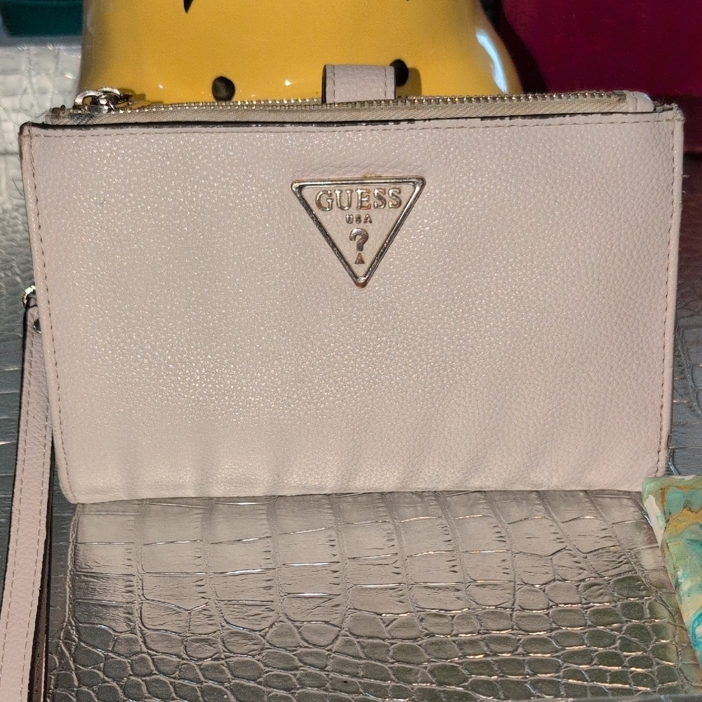 Guess  Double Zipper Wristlet